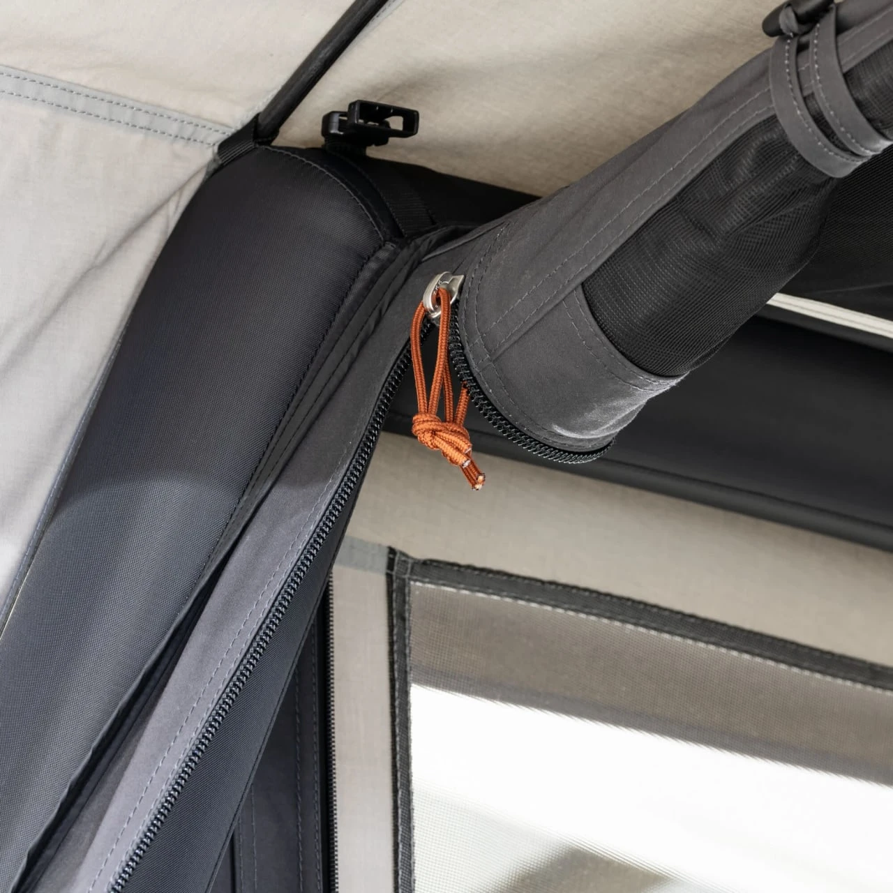 Dometic Inflatable Roof Tent TRT 140 AIR 11 Dometic Inflatable Roof Tent TRT 140 AIR - Billede 9